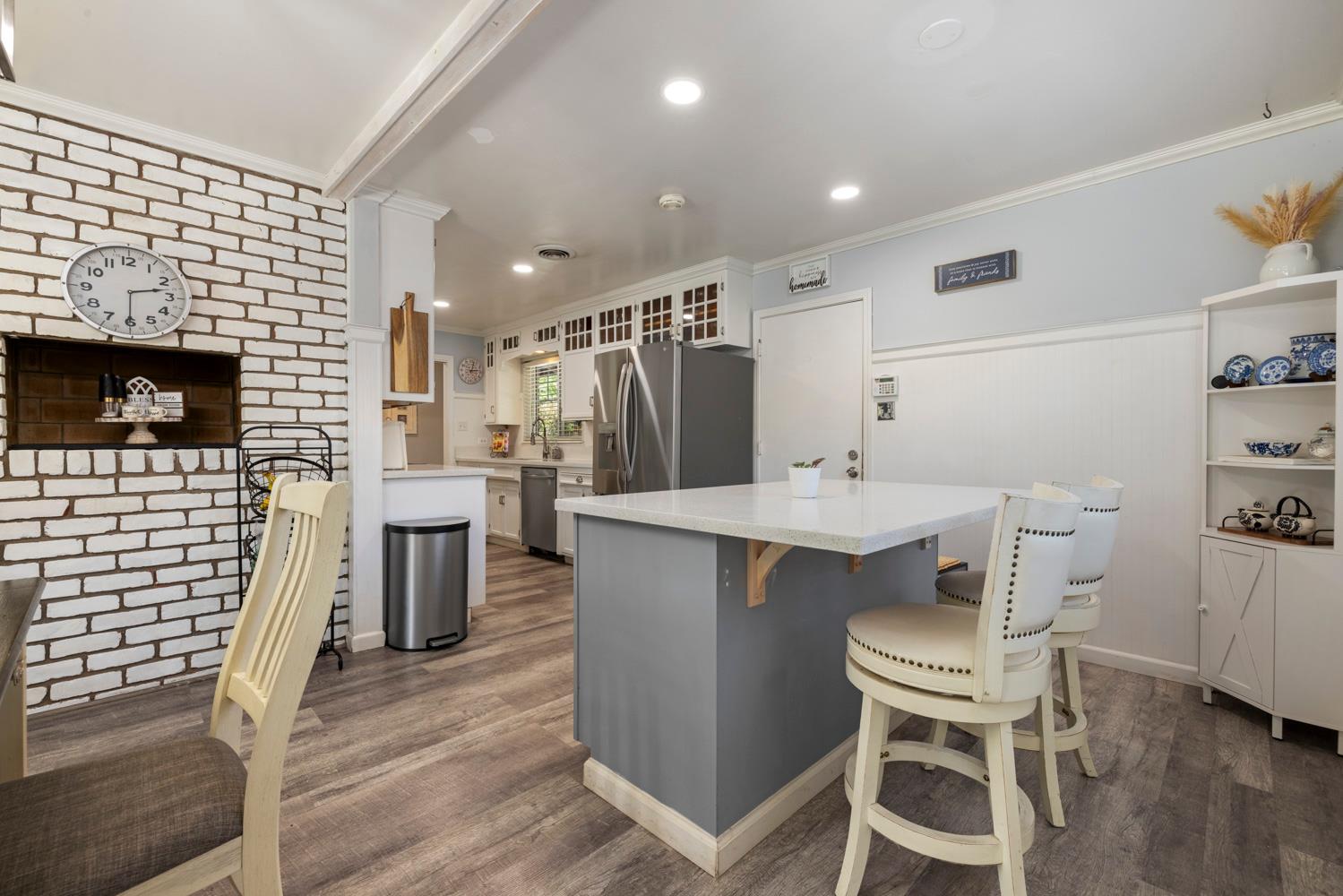 1002 Mount Vernon Dr, Modesto, CA 95350