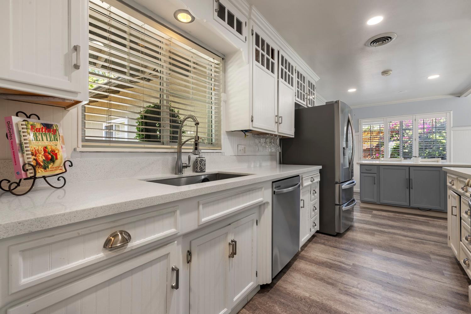 1002 Mount Vernon Dr, Modesto, CA 95350
