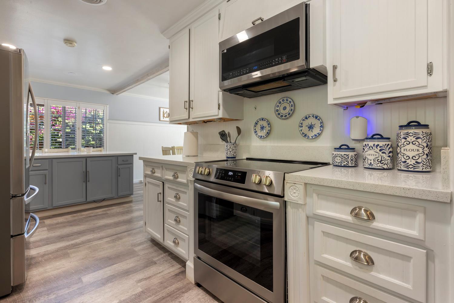 1002 Mount Vernon Dr, Modesto, CA 95350