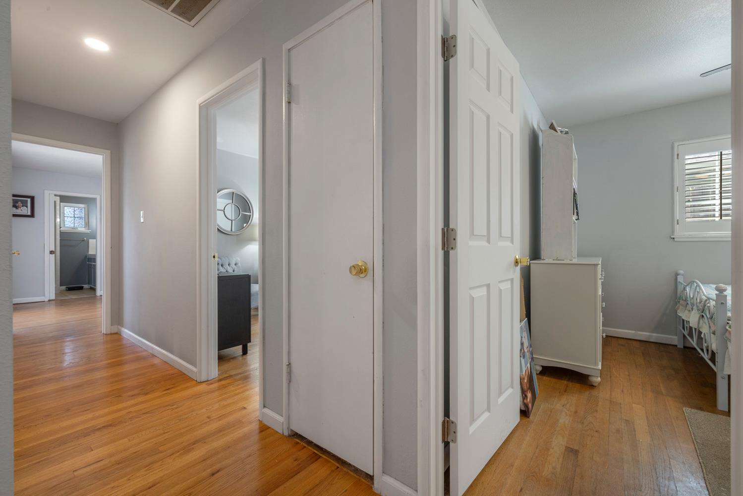 1002 Mount Vernon Dr, Modesto, CA 95350