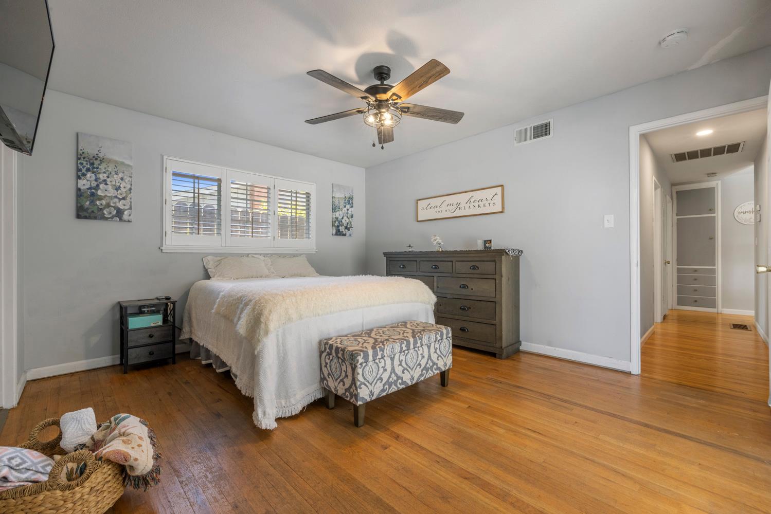 1002 Mount Vernon Dr, Modesto, CA 95350