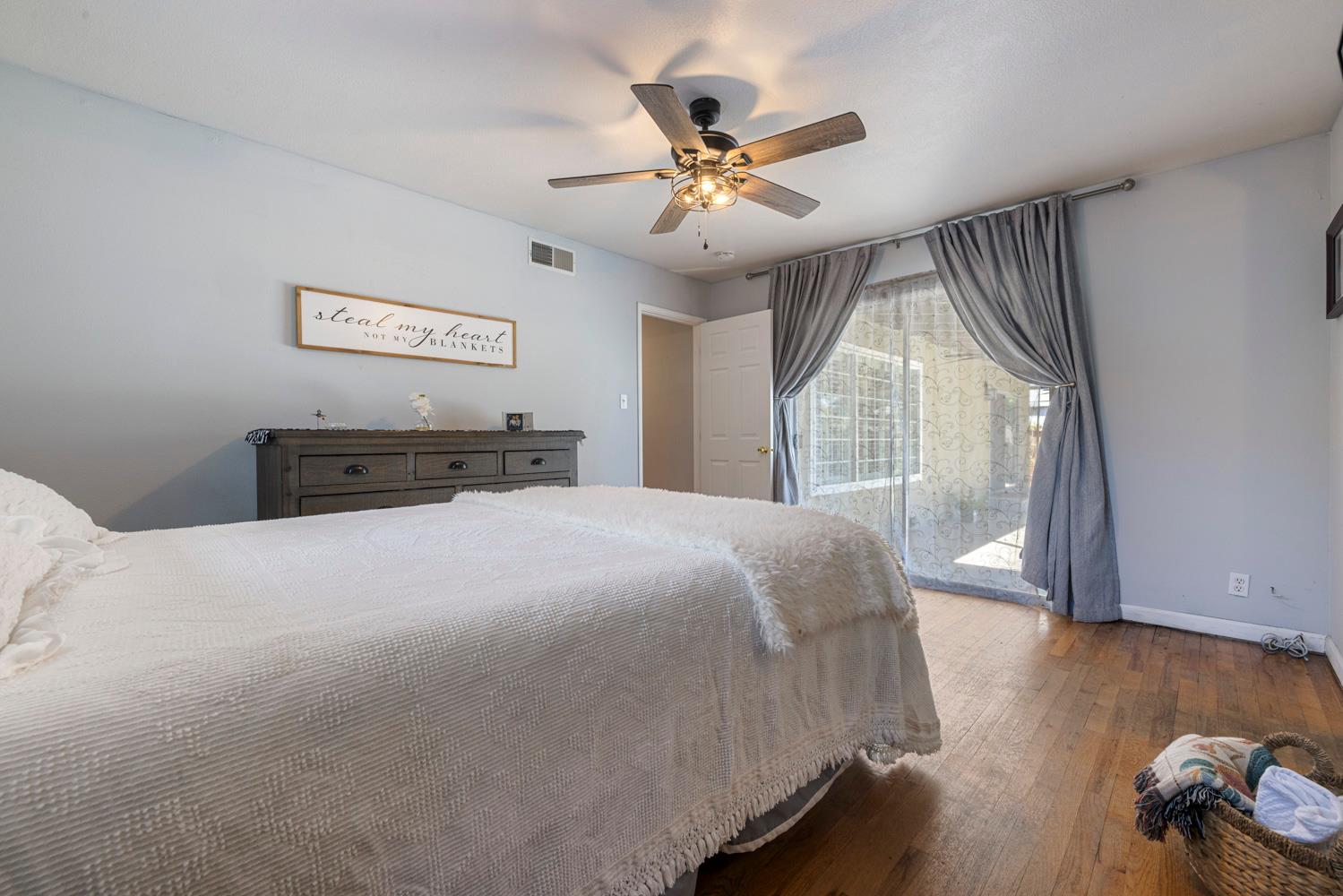 1002 Mount Vernon Dr, Modesto, CA 95350