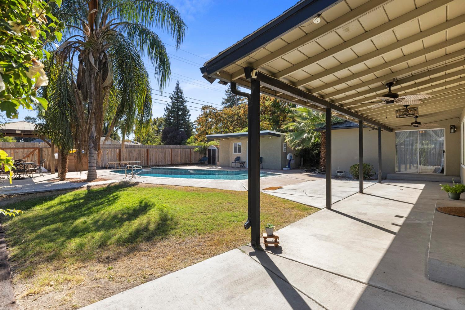 1002 Mount Vernon Dr, Modesto, CA 95350