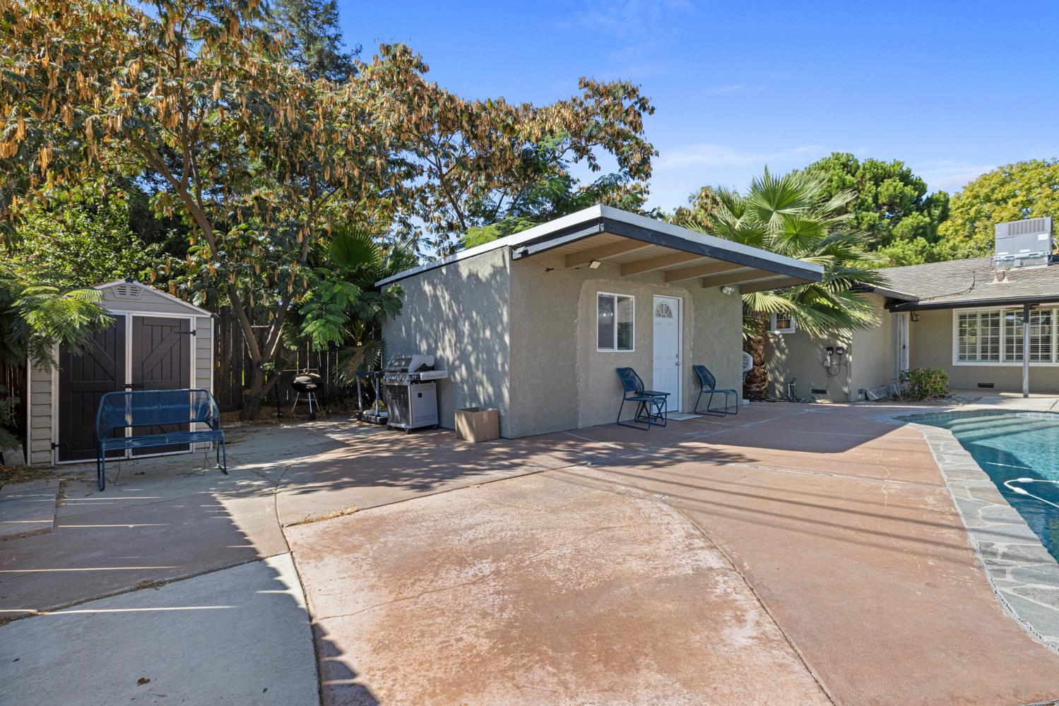 1002 Mount Vernon Dr, Modesto, CA 95350