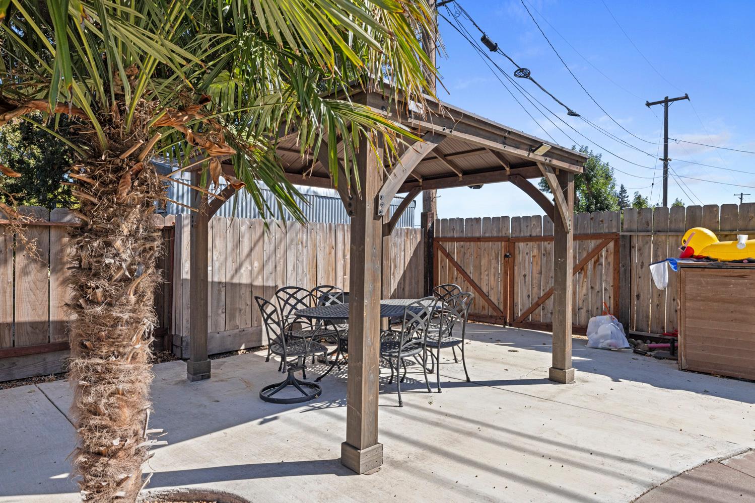 1002 Mount Vernon Dr, Modesto, CA 95350