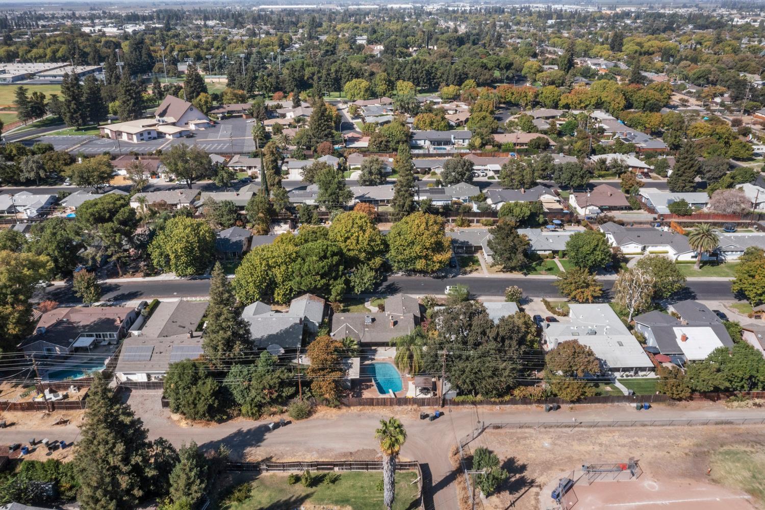 1002 Mount Vernon Dr, Modesto, CA 95350