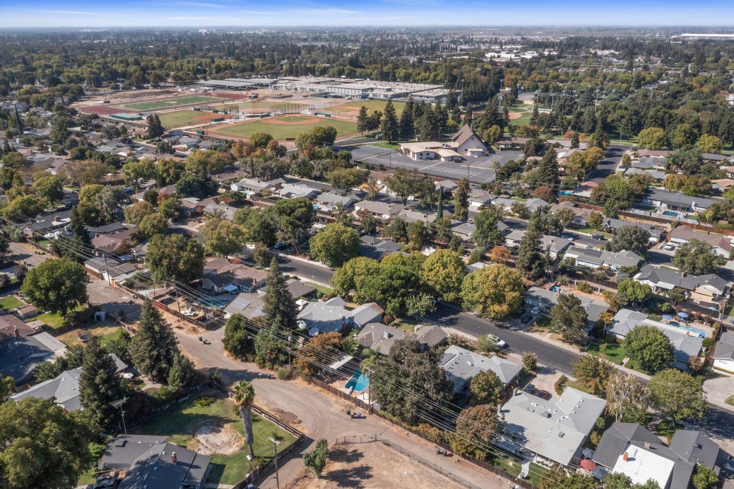 1002 Mount Vernon Dr, Modesto, CA 95350