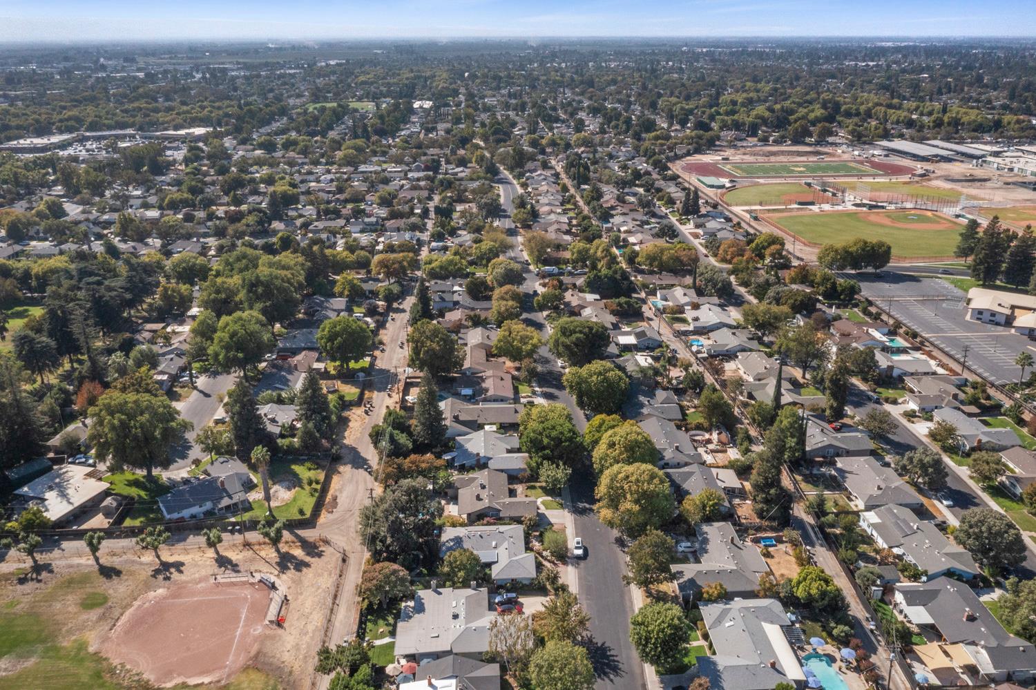 1002 Mount Vernon Dr, Modesto, CA 95350