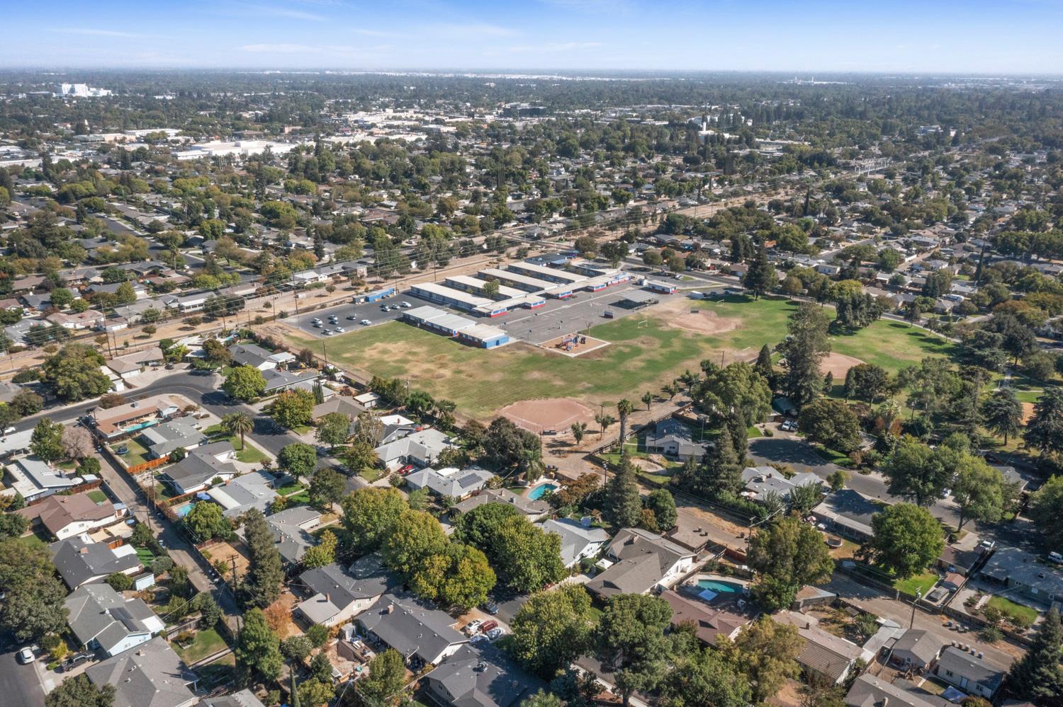 1002 Mount Vernon Dr, Modesto, CA 95350