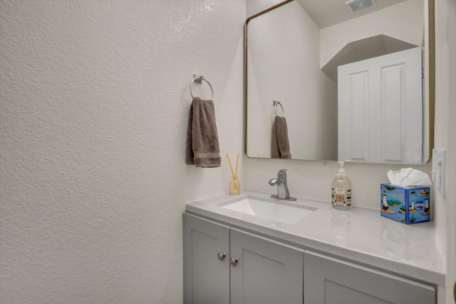 1494 Hearthsong Dr, Manteca, CA 95337