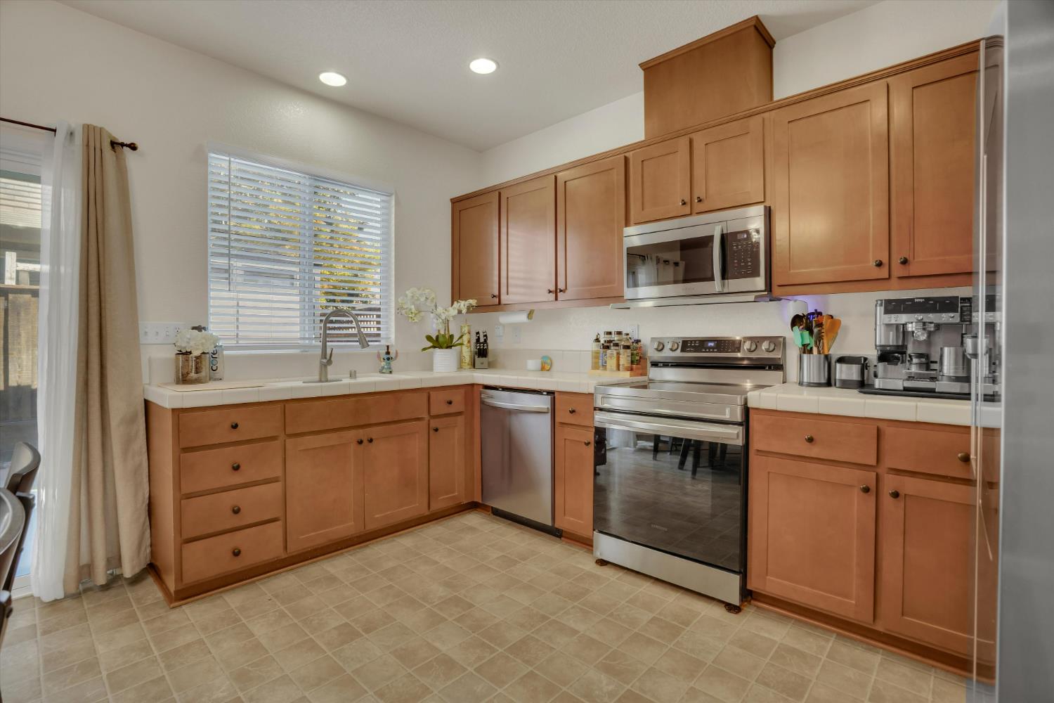 1494 Hearthsong Dr, Manteca, CA 95337