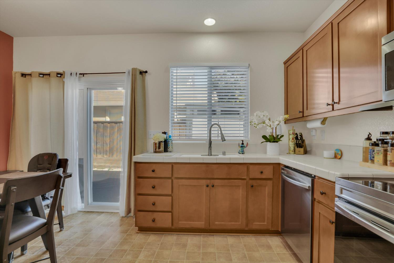 1494 Hearthsong Dr, Manteca, CA 95337