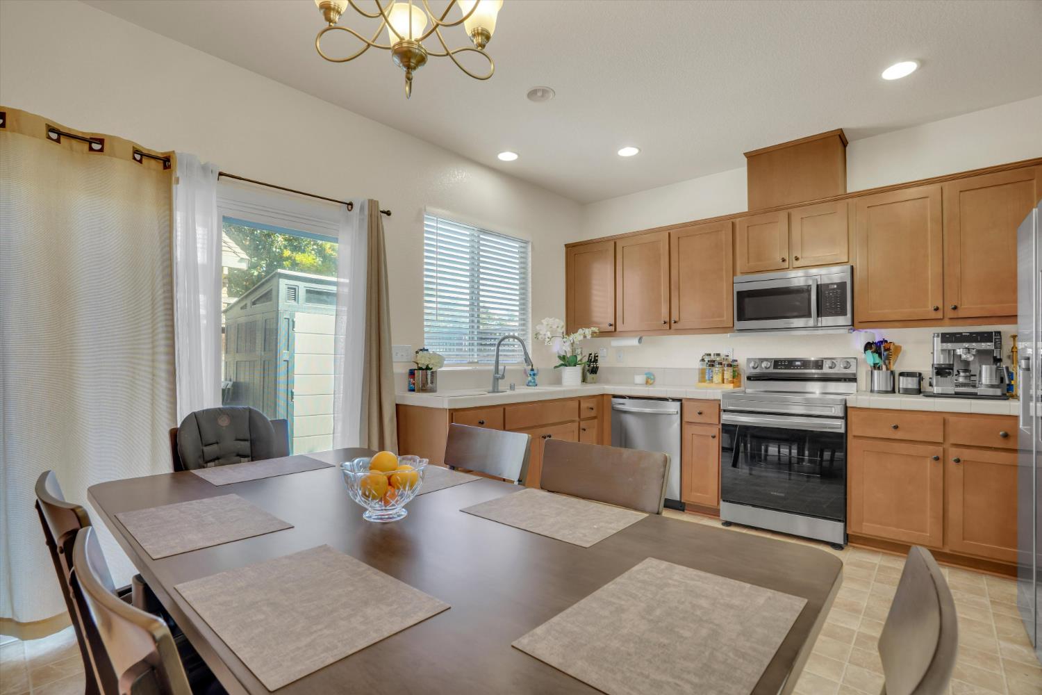 1494 Hearthsong Dr, Manteca, CA 95337