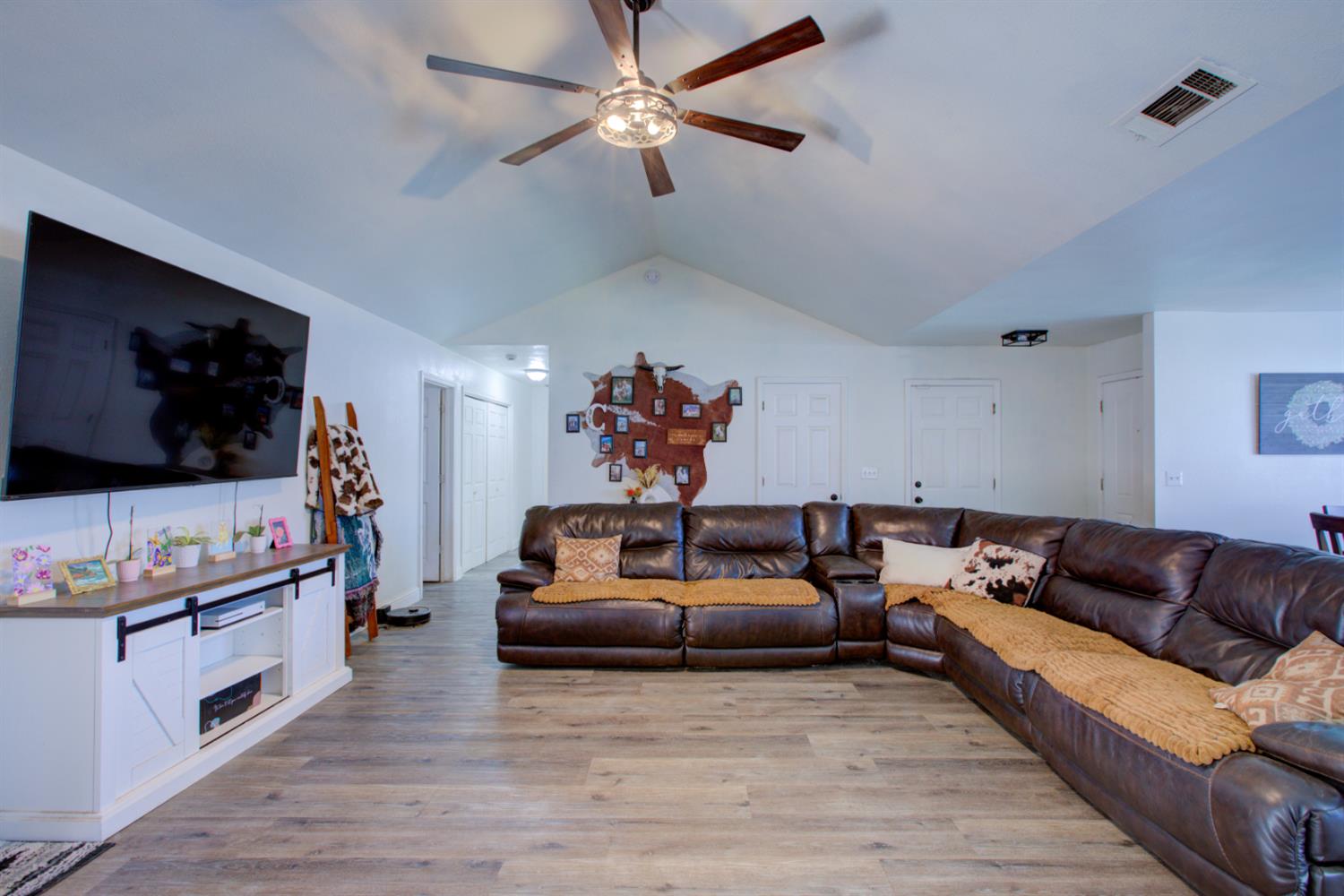 5718 Prince Norman Way, Riverbank, CA 95367