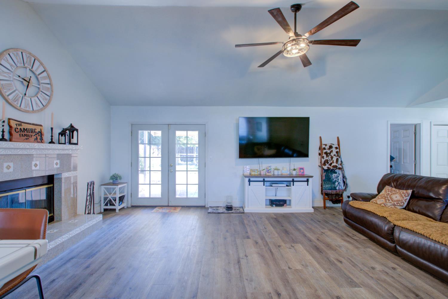 5718 Prince Norman Way, Riverbank, CA 95367