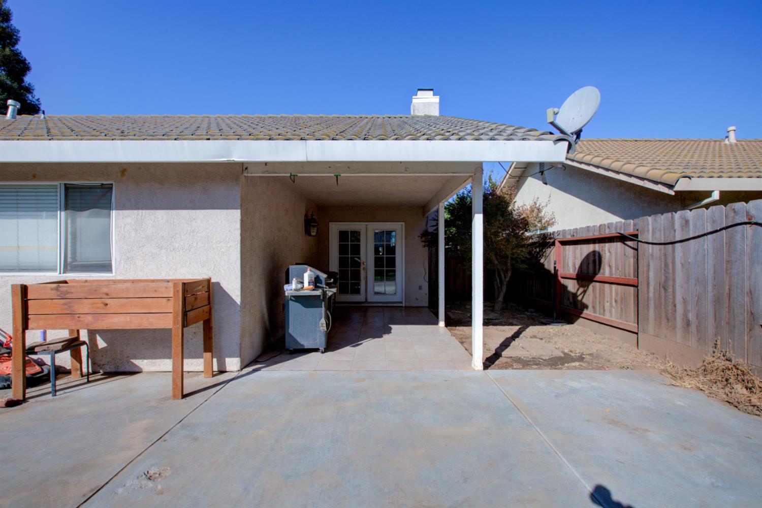 5718 Prince Norman Way, Riverbank, CA 95367