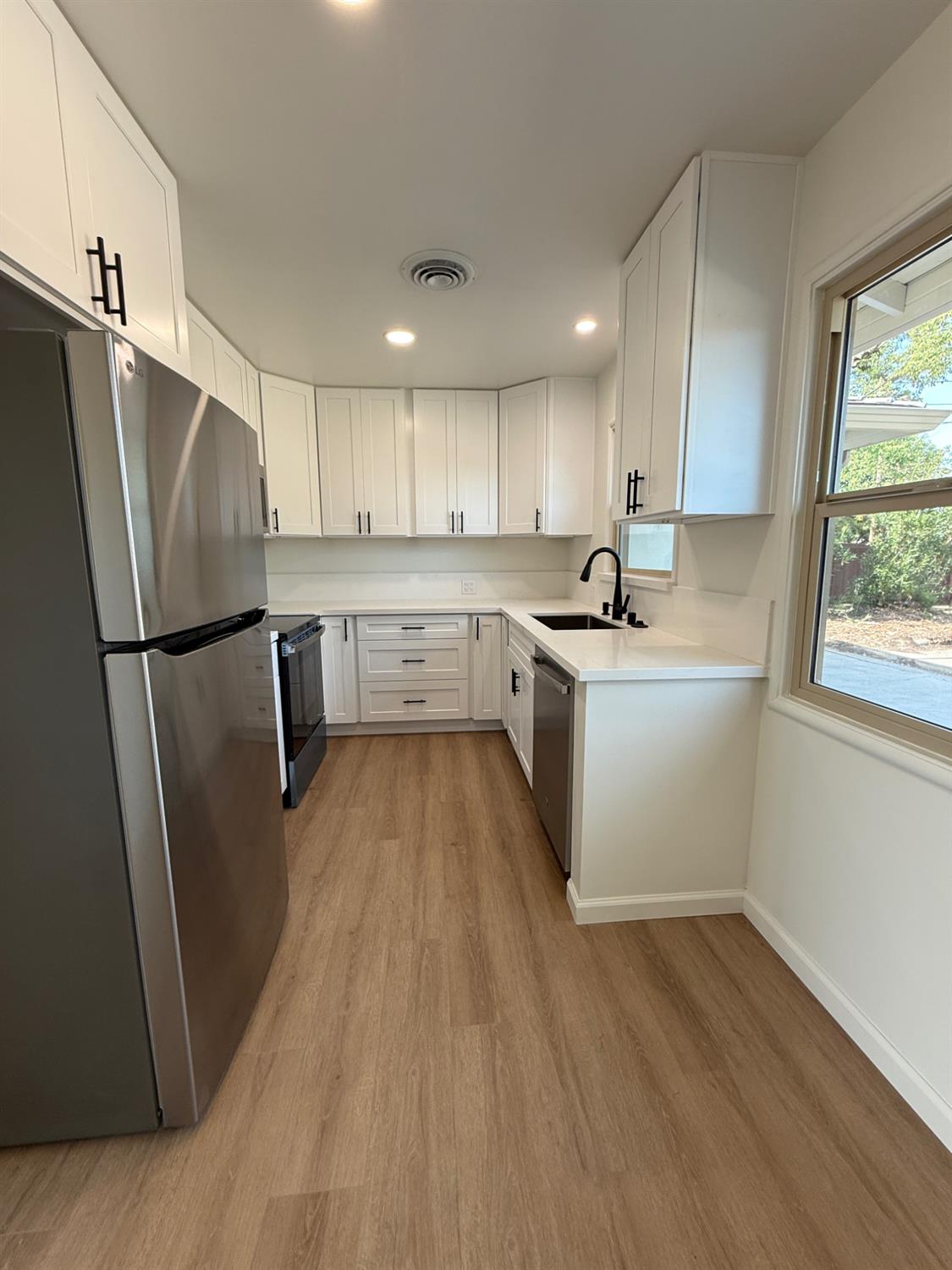 701 S Minaret, Turlock, CA 95380