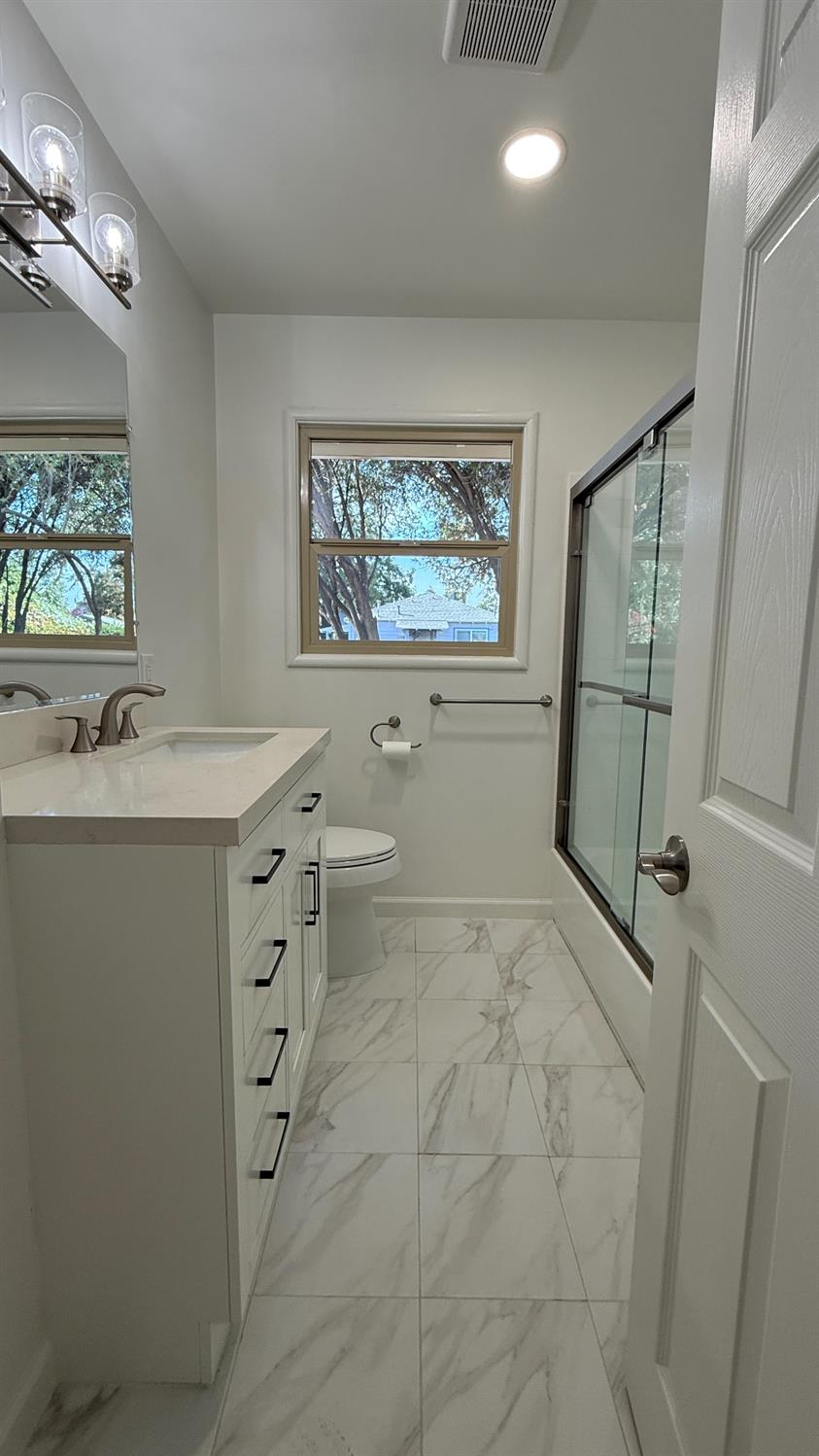 701 S Minaret, Turlock, CA 95380