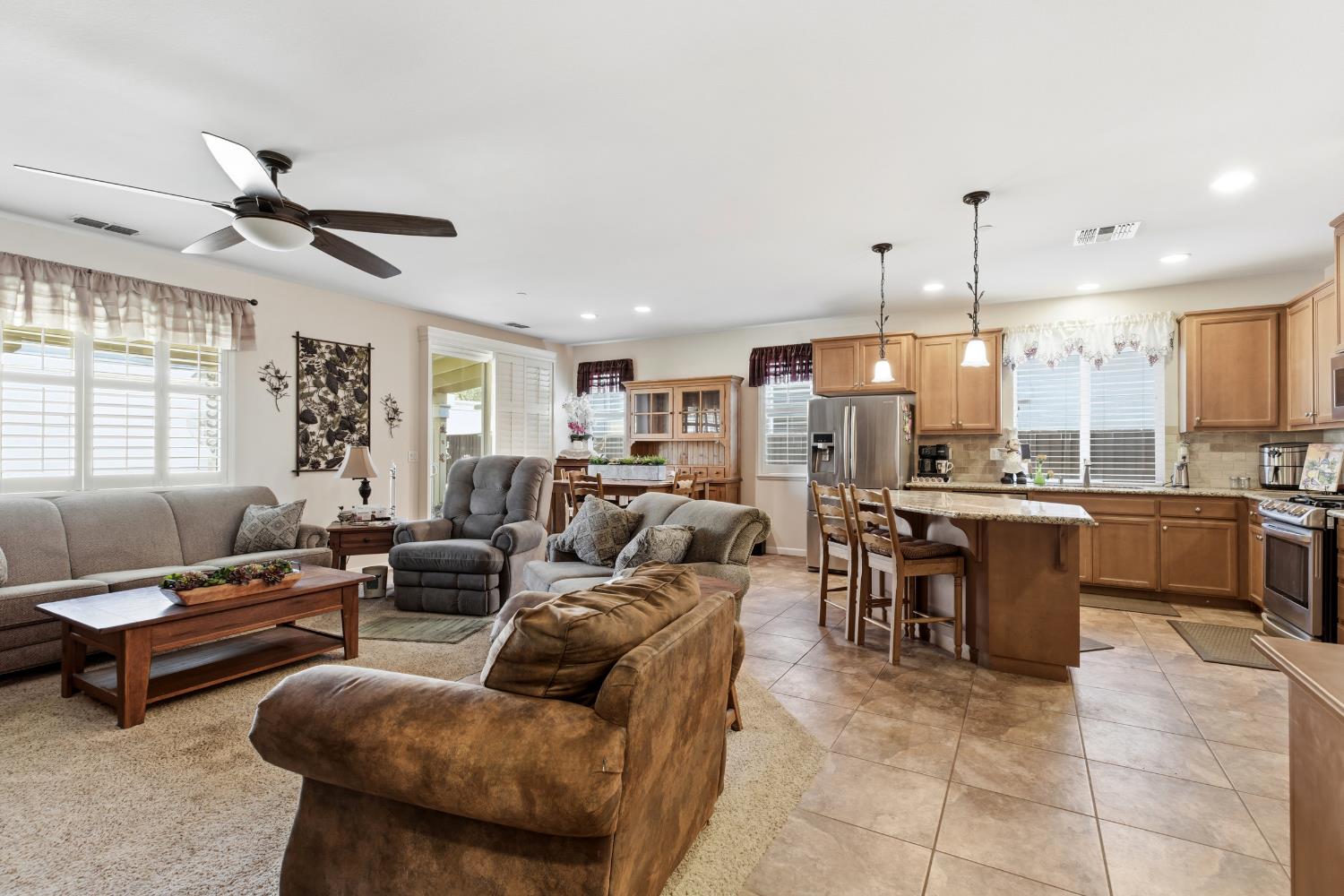1061 Alba St, Manteca, CA 95337
