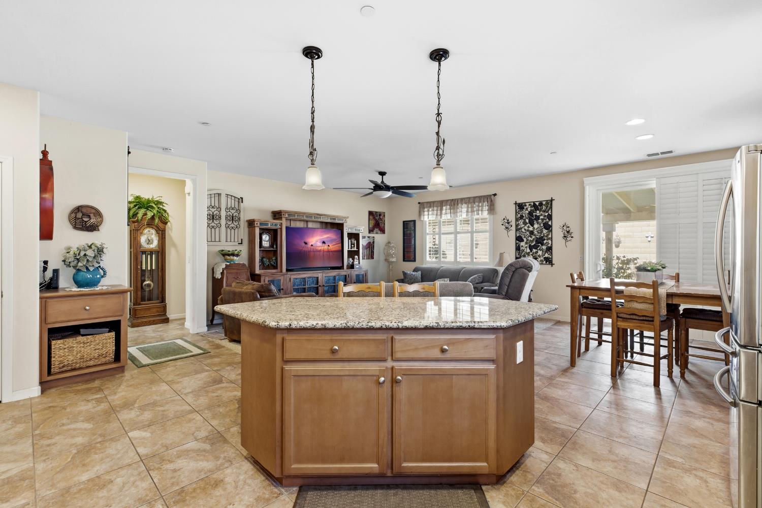 1061 Alba St, Manteca, CA 95337