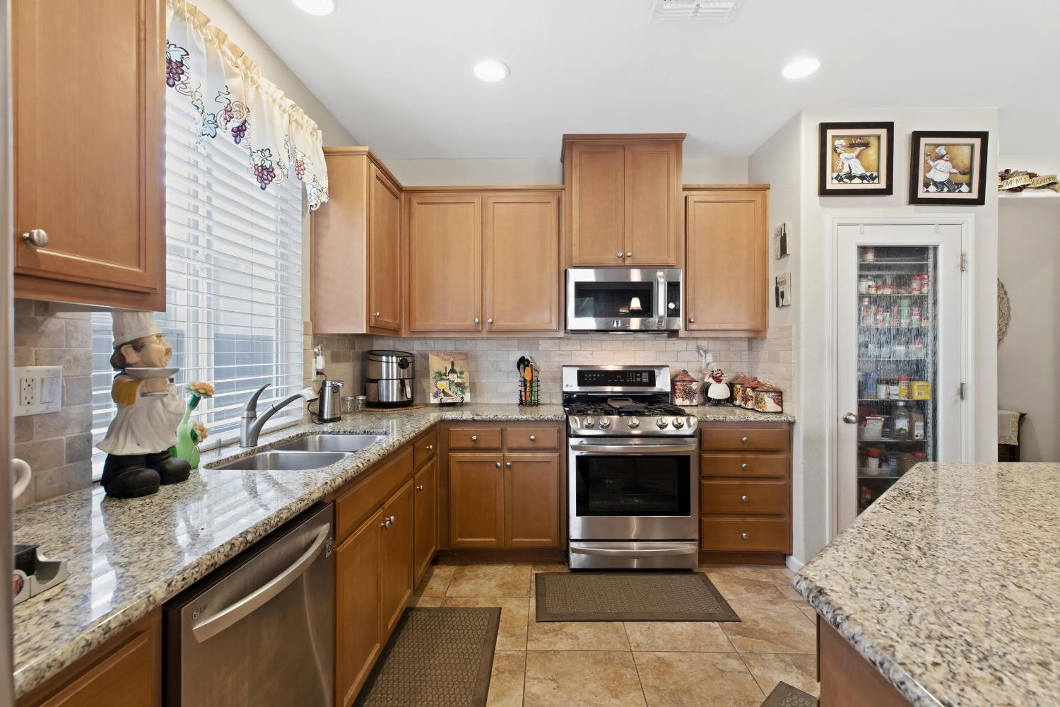 1061 Alba St, Manteca, CA 95337