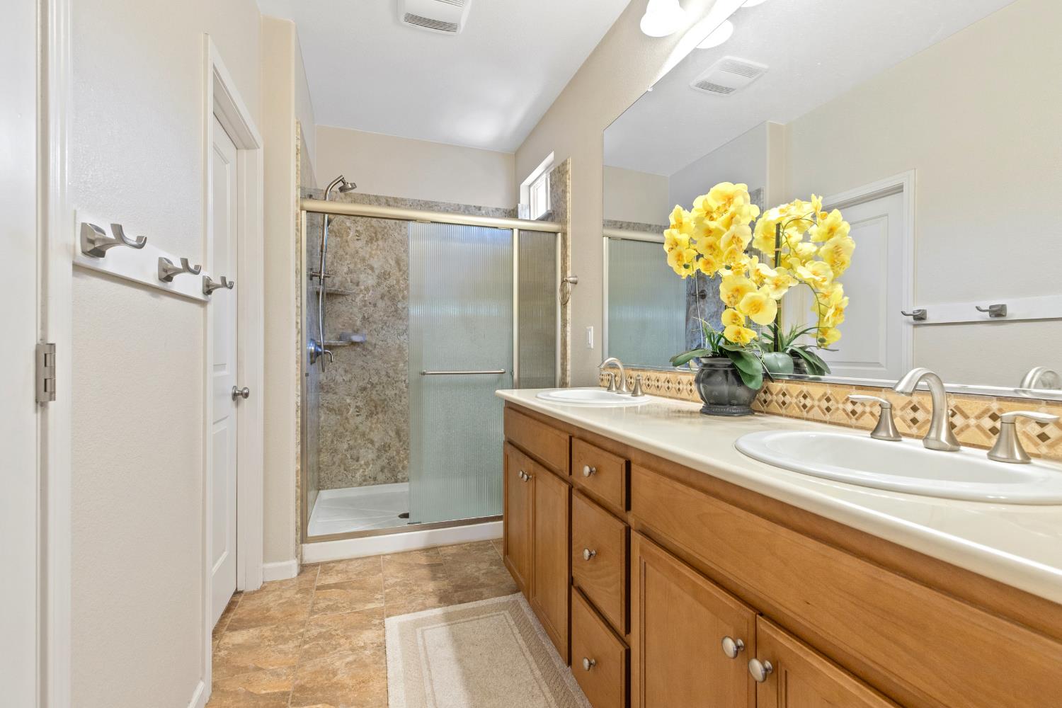 1061 Alba St, Manteca, CA 95337
