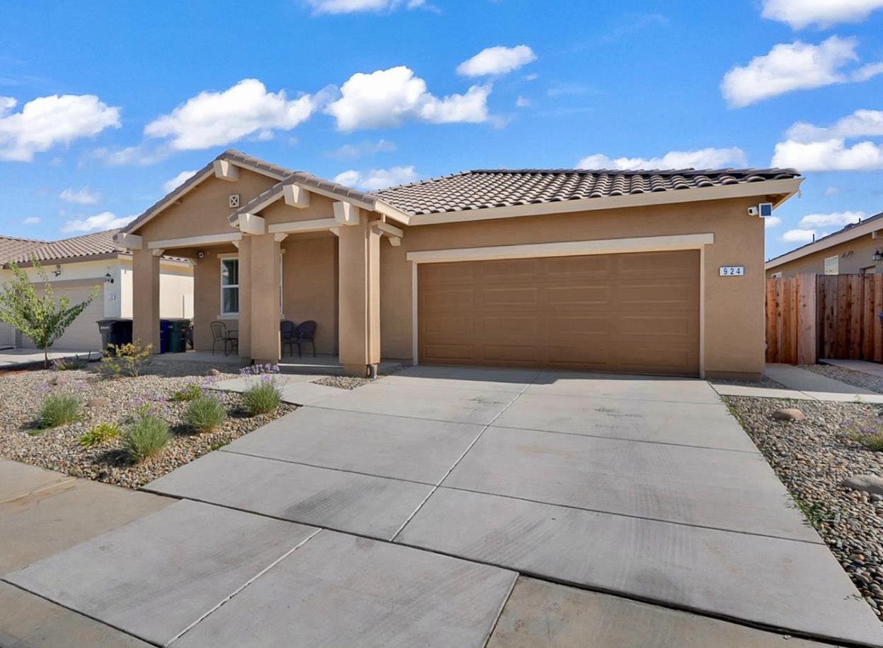 924 Somerset Way, Patterson, CA 95363