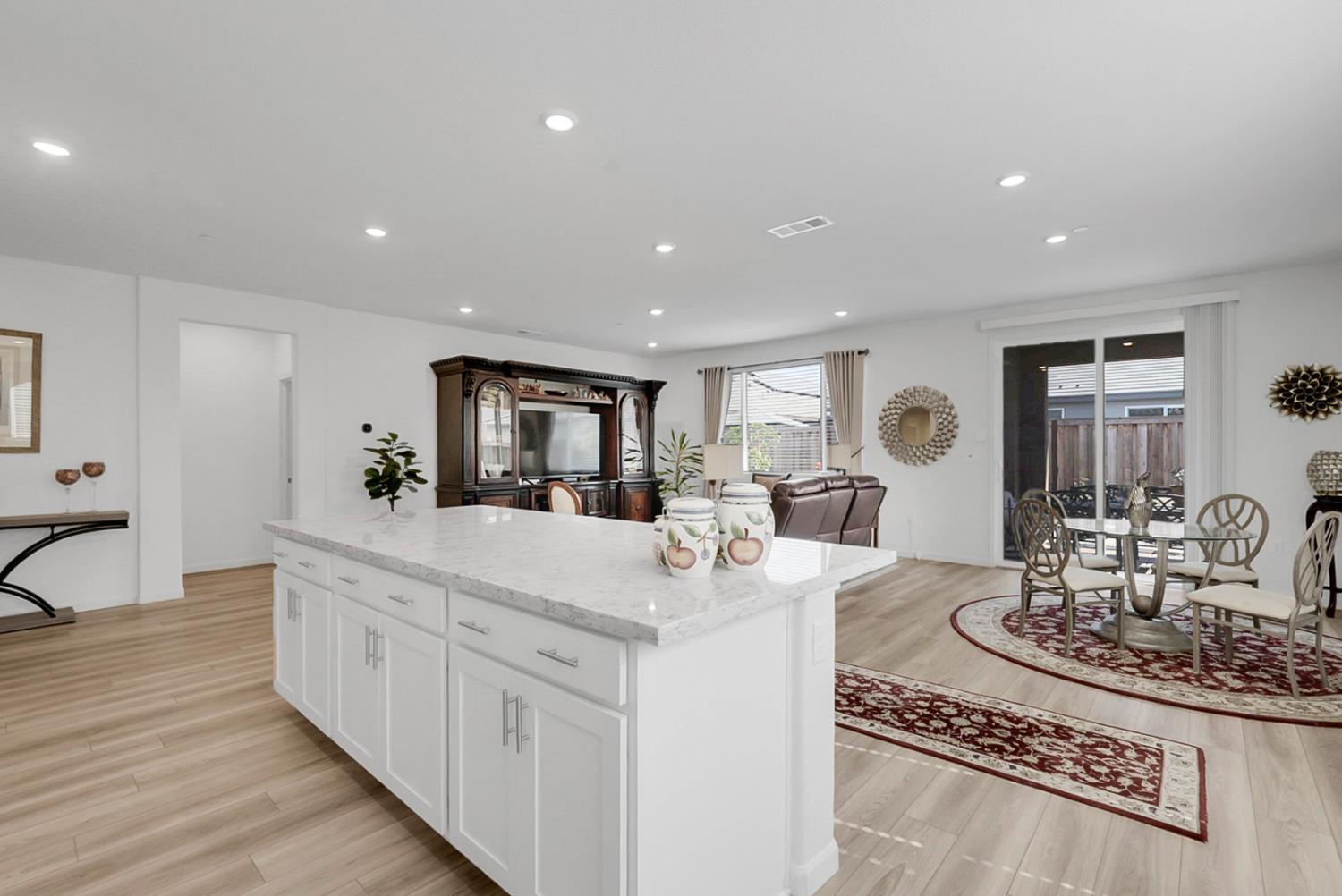 924 Somerset Way, Patterson, CA 95363