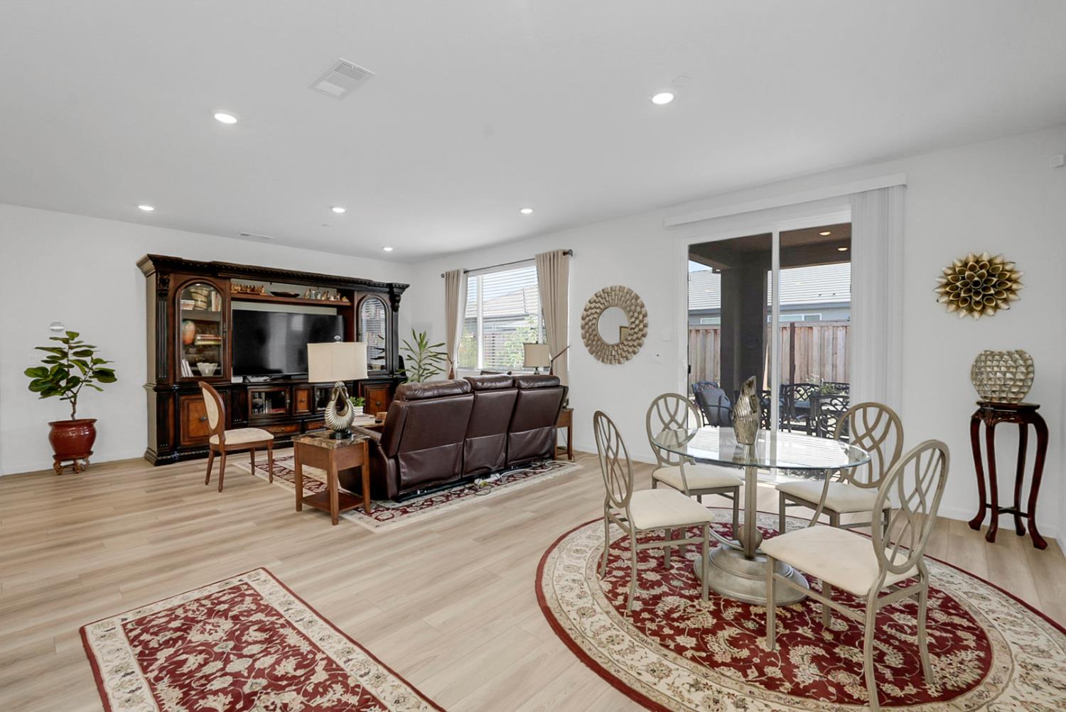 924 Somerset Way, Patterson, CA 95363