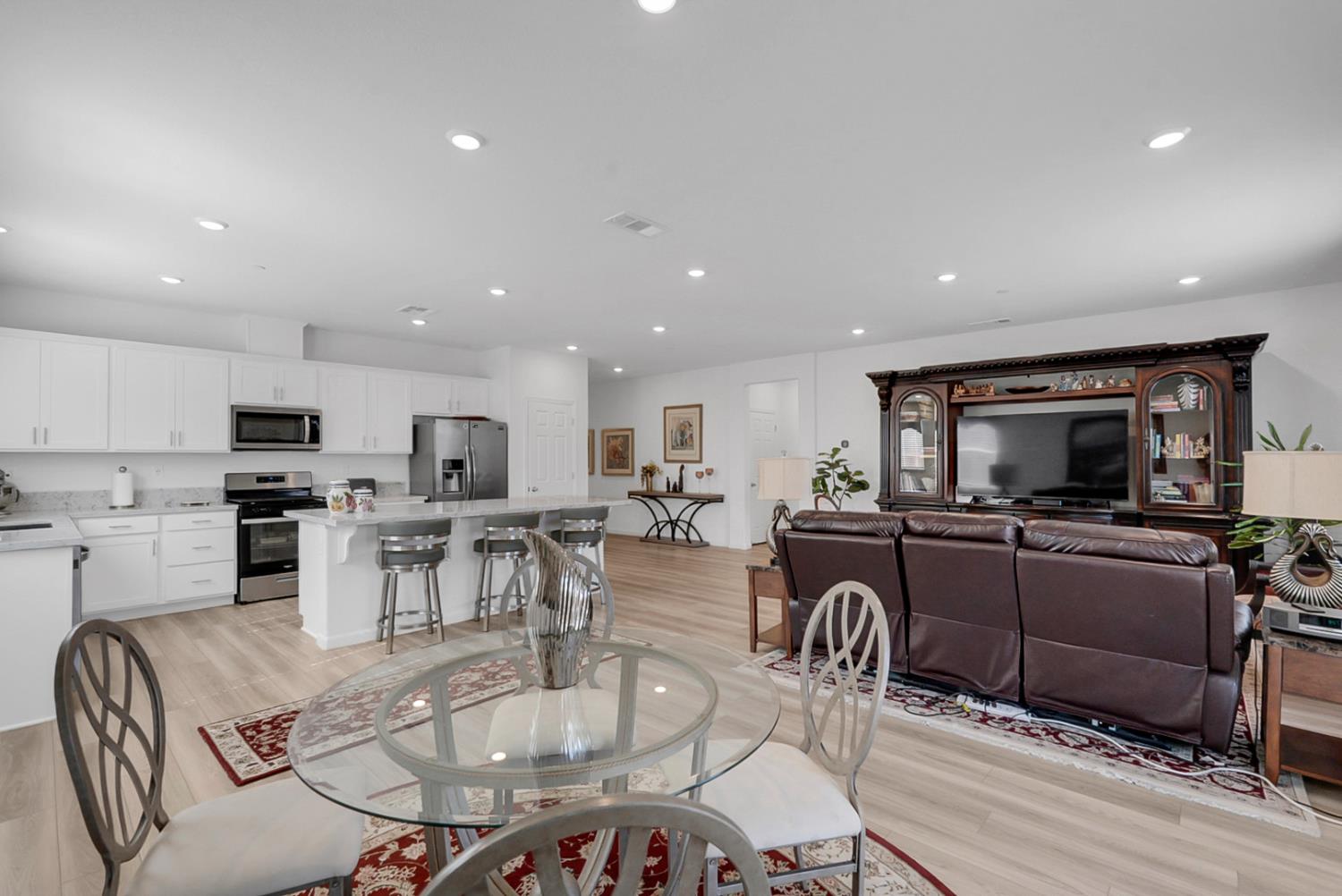 924 Somerset Way, Patterson, CA 95363