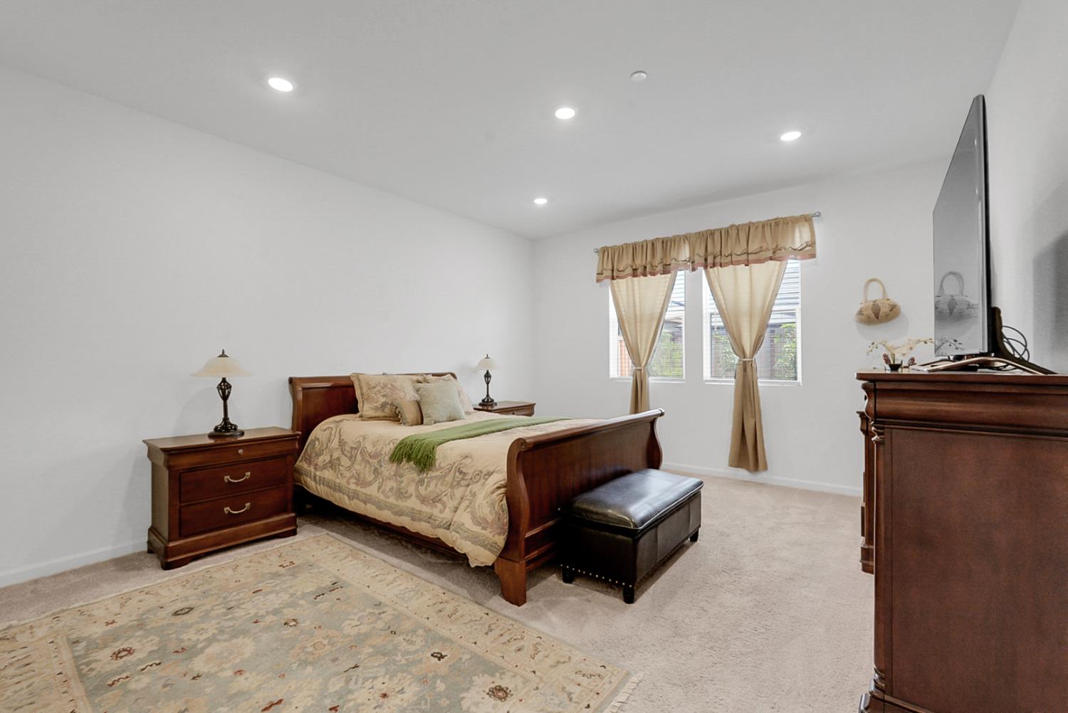 924 Somerset Way, Patterson, CA 95363