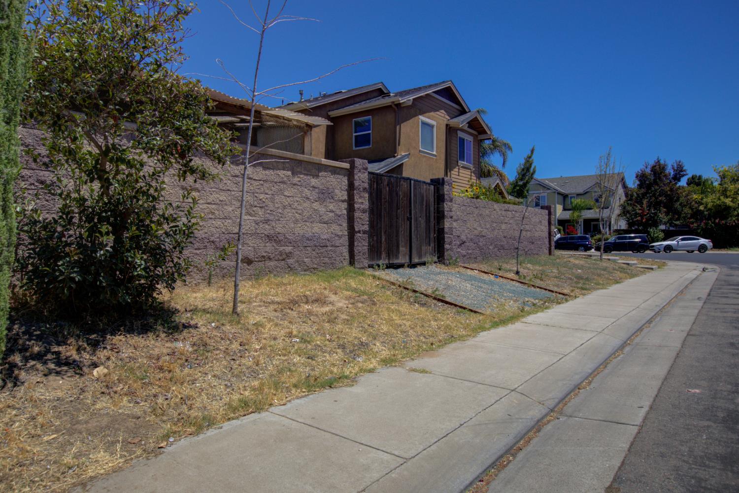 1901 St Sebastian Way, Modesto, CA 95358