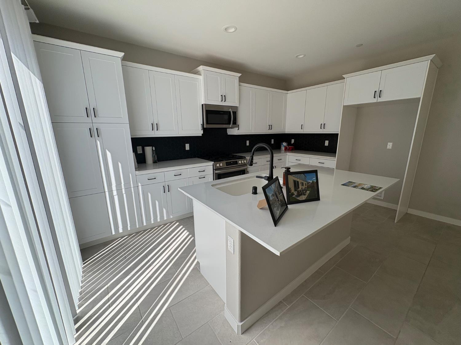 738 Katelyn Ave, Madera, CA 93636