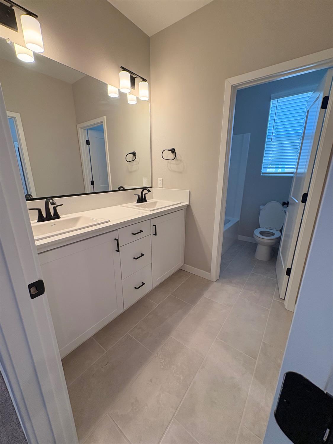 738 Katelyn Ave, Madera, CA 93636