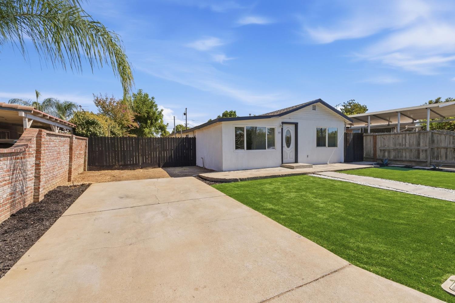 915 Sonora St, Madera, CA 93638