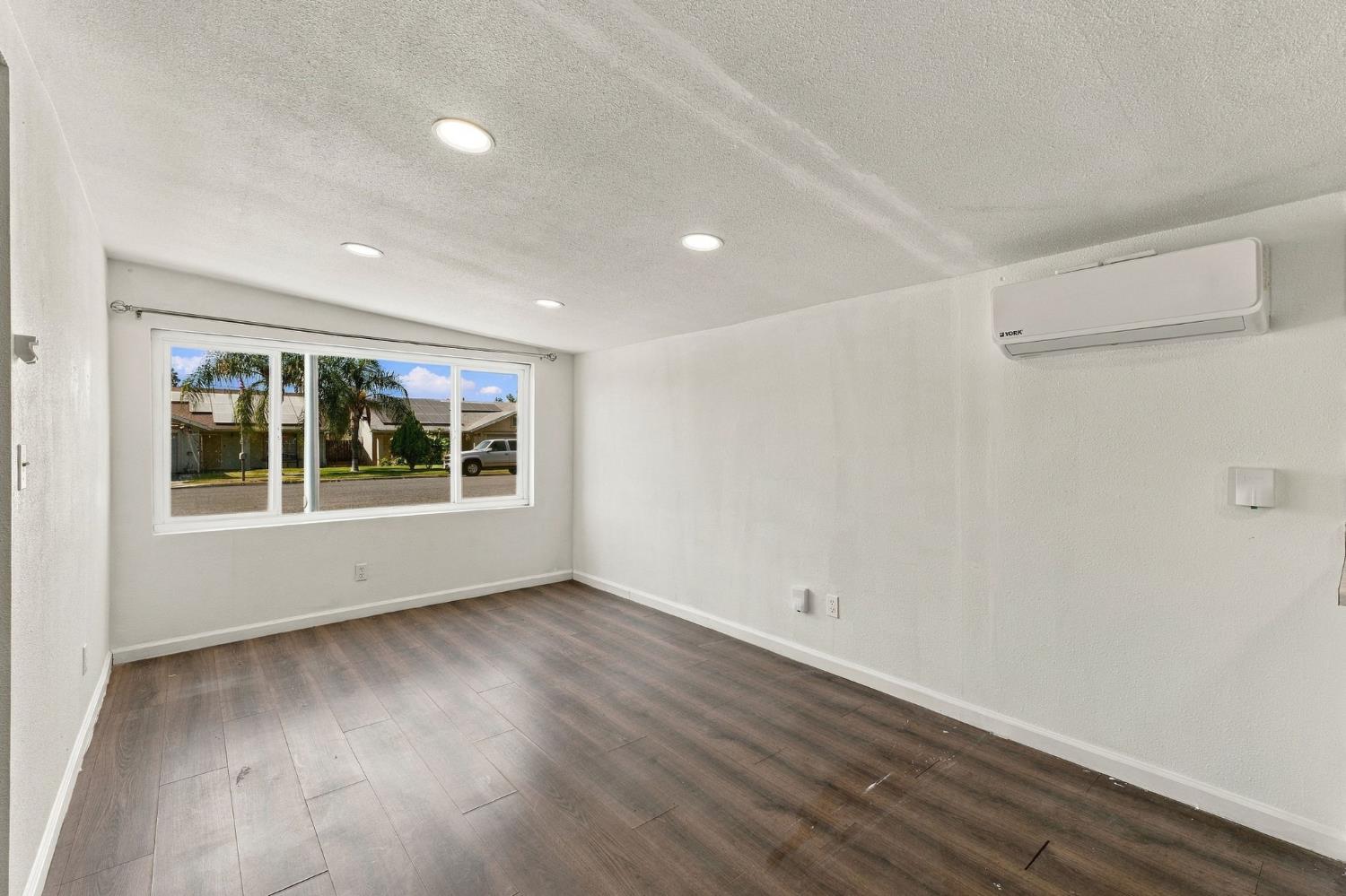 915 Sonora St, Madera, CA 93638