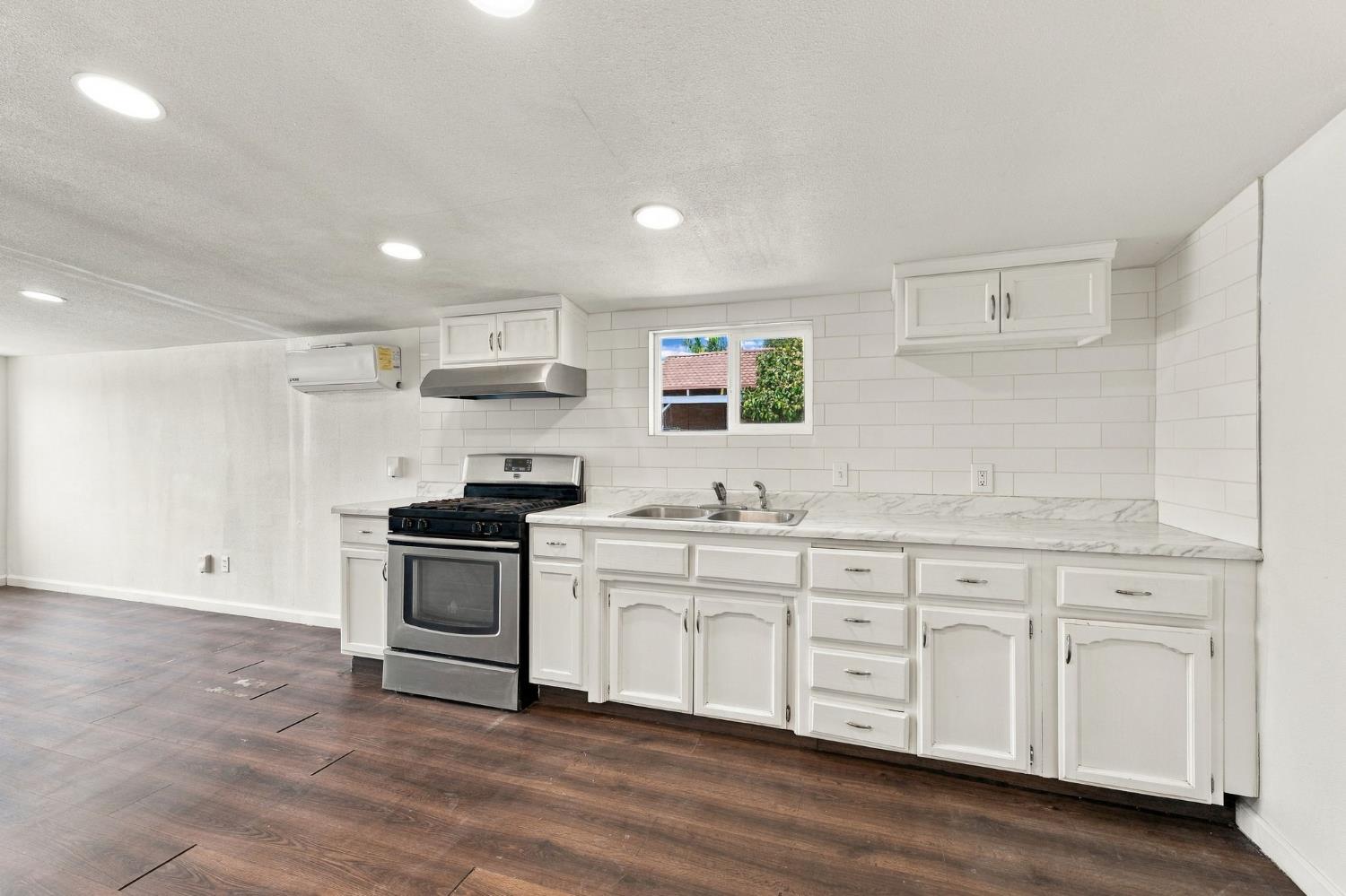 915 Sonora St, Madera, CA 93638