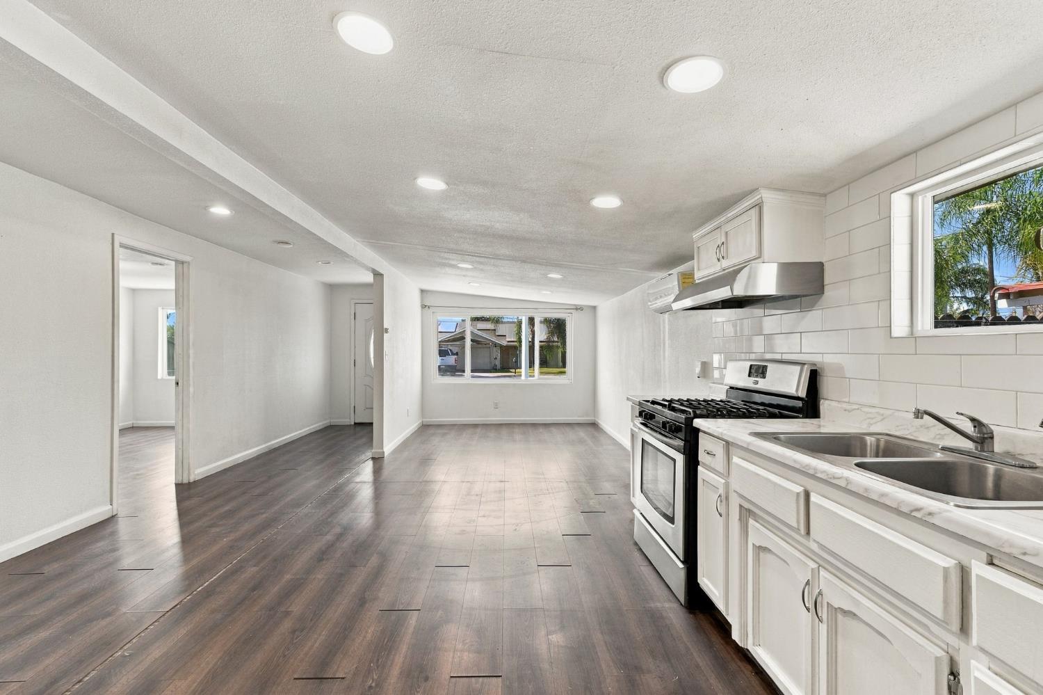 915 Sonora St, Madera, CA 93638