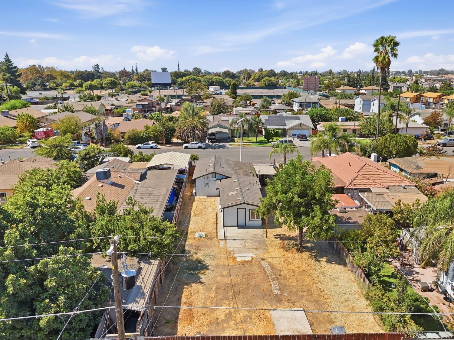 915 Sonora St, Madera, CA 93638