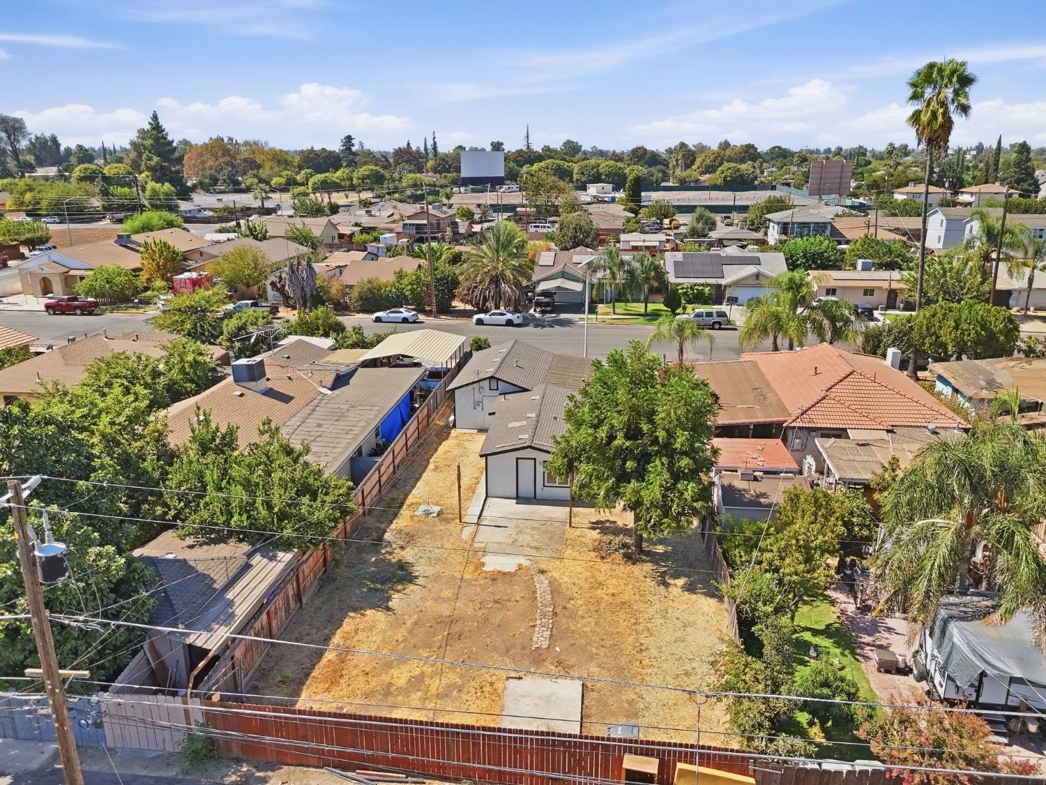 915 Sonora St, Madera, CA 93638