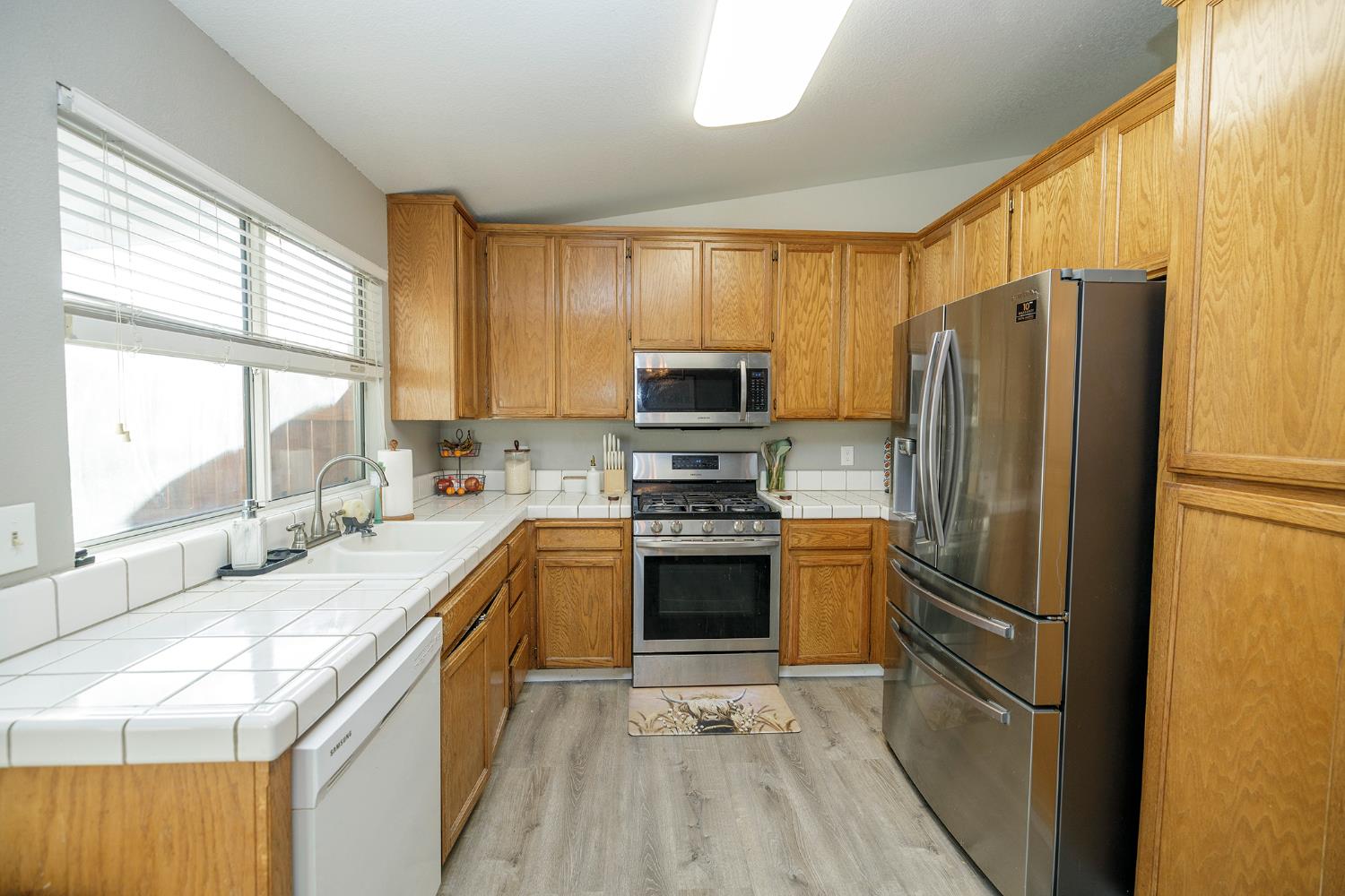2854 Robirds Ln, Riverbank, CA 95367