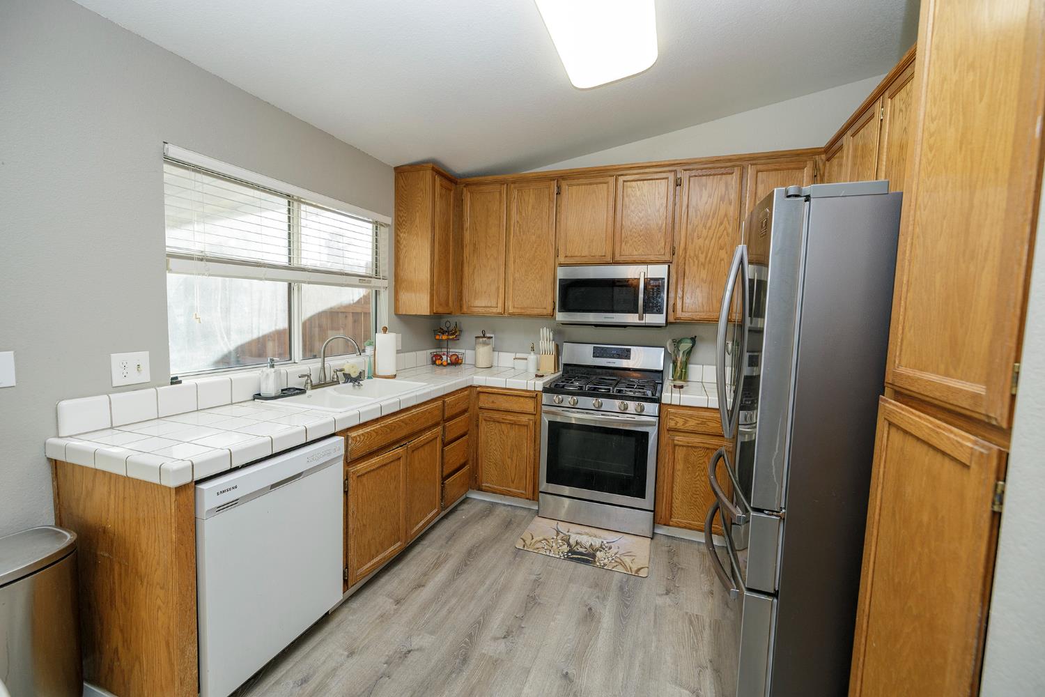 2854 Robirds Ln, Riverbank, CA 95367