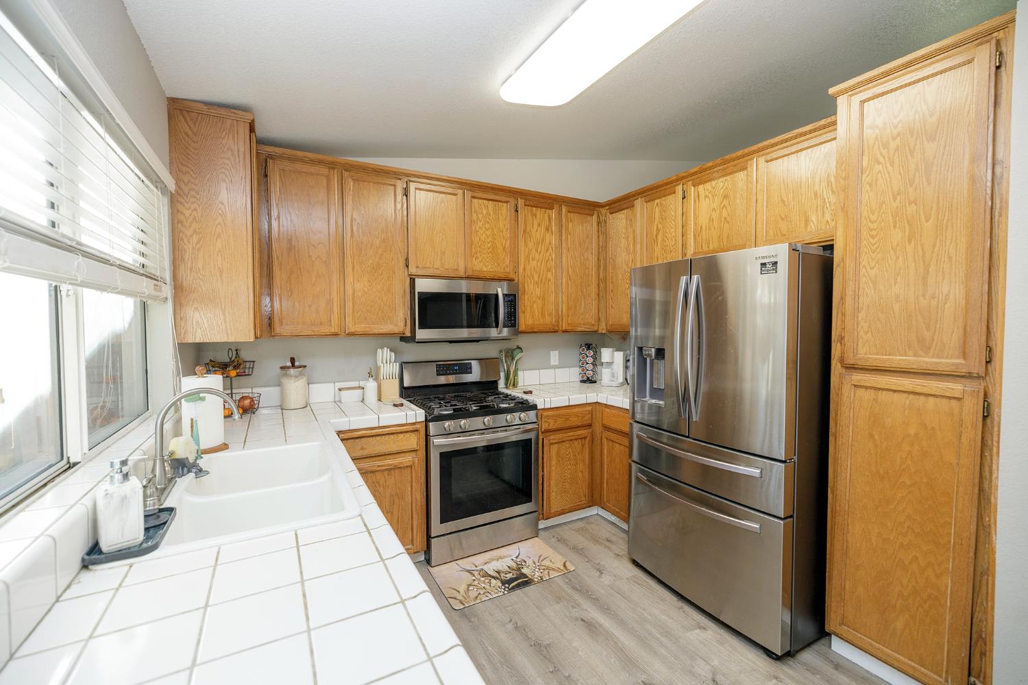 2854 Robirds Ln, Riverbank, CA 95367