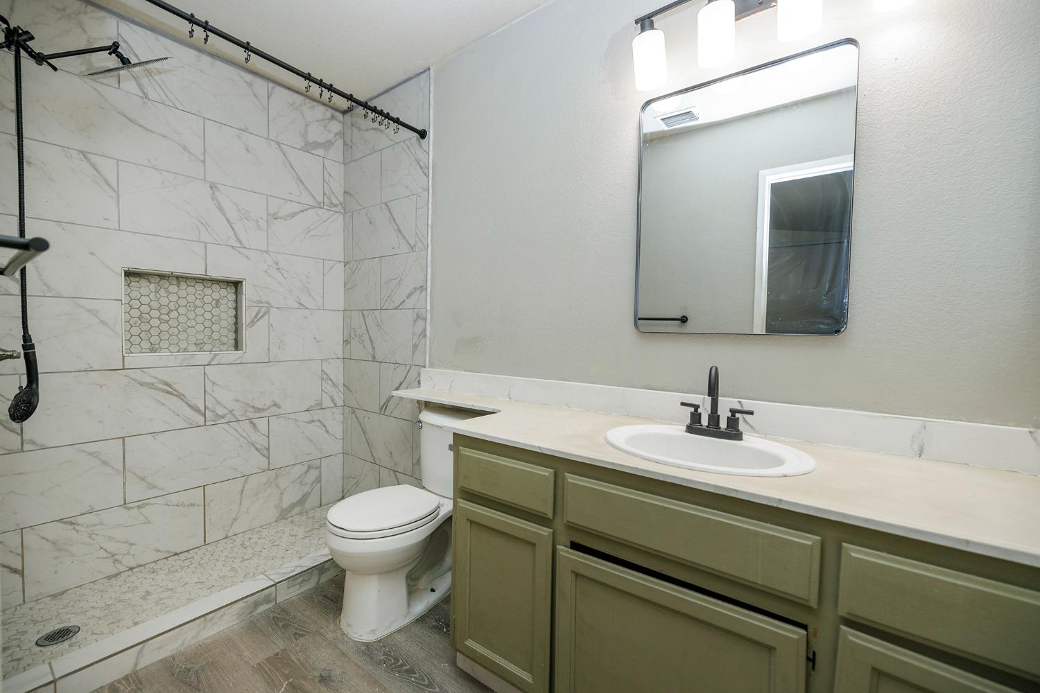 2854 Robirds Ln, Riverbank, CA 95367