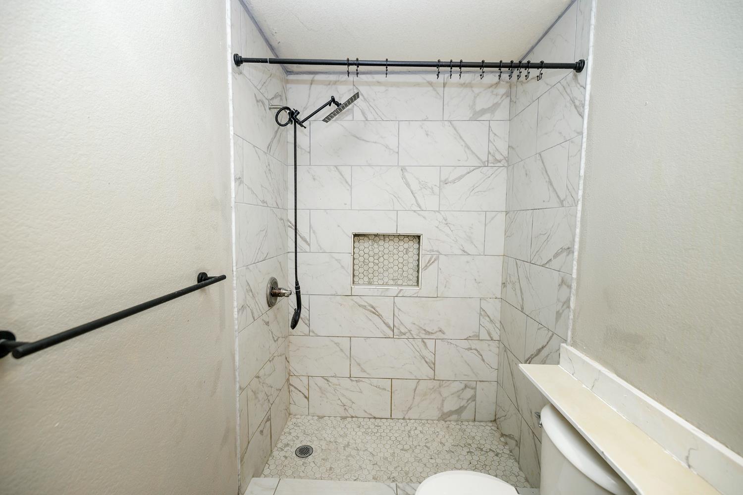 2854 Robirds Ln, Riverbank, CA 95367