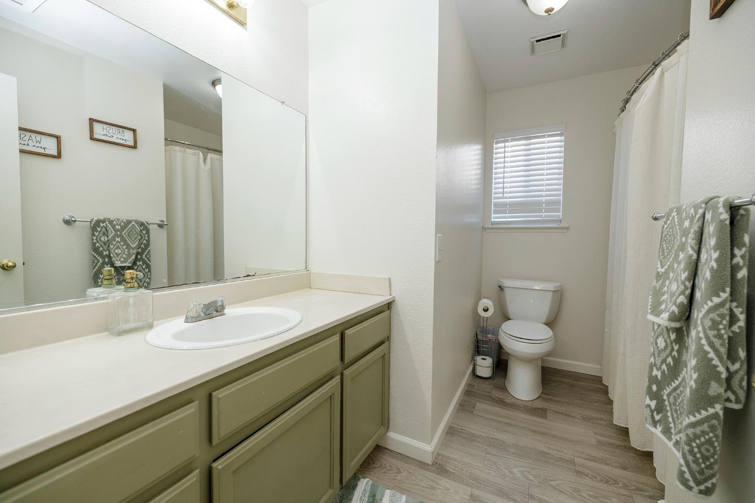 2854 Robirds Ln, Riverbank, CA 95367