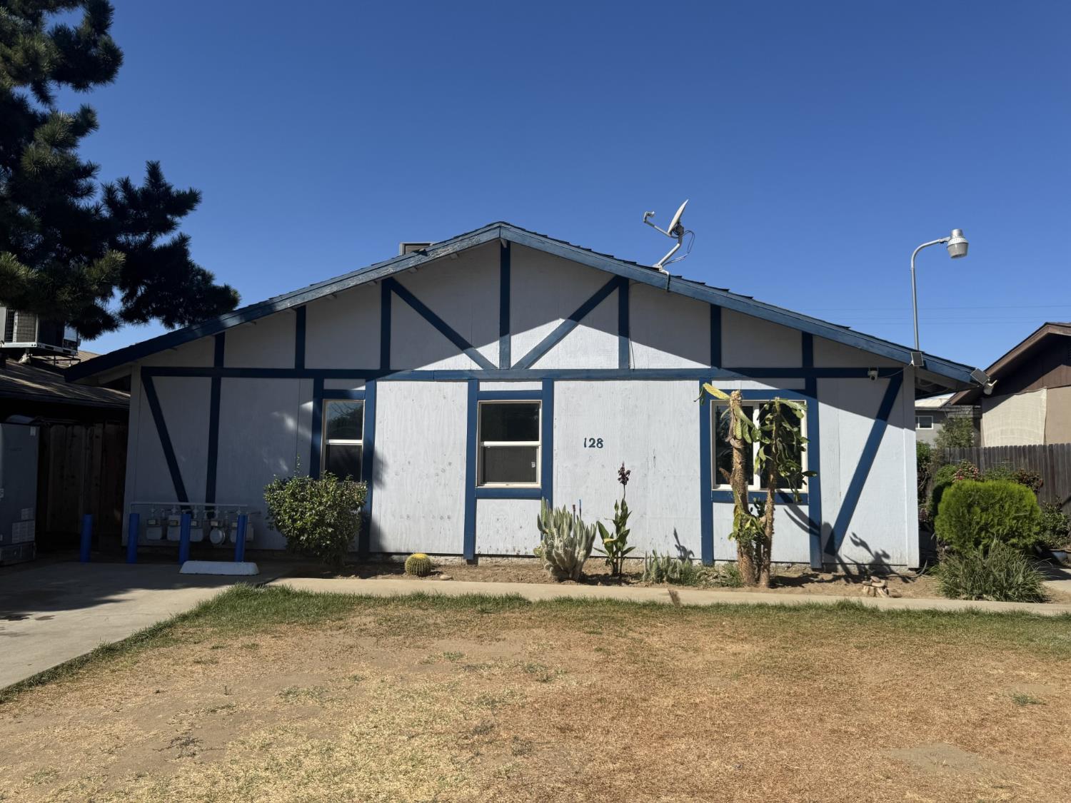 128 Park St, Madera, CA 93637
