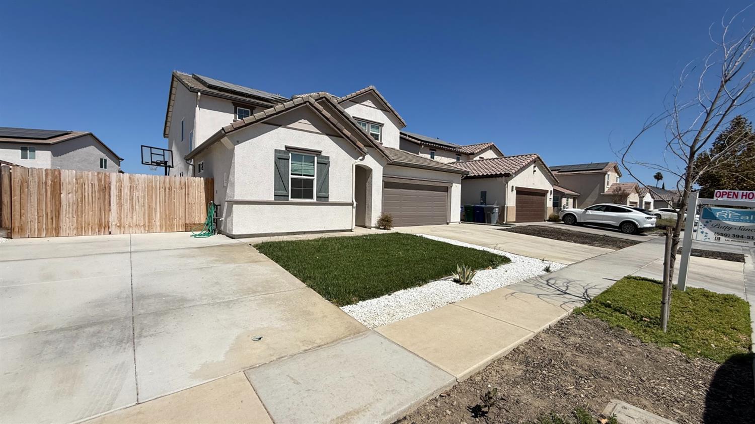 2044 Edward St, Los Banos, CA 93635