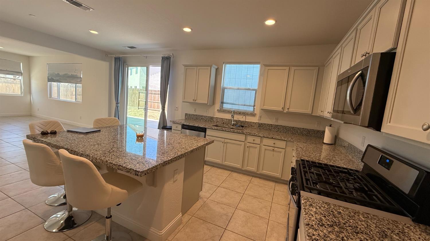 2044 Edward St, Los Banos, CA 93635