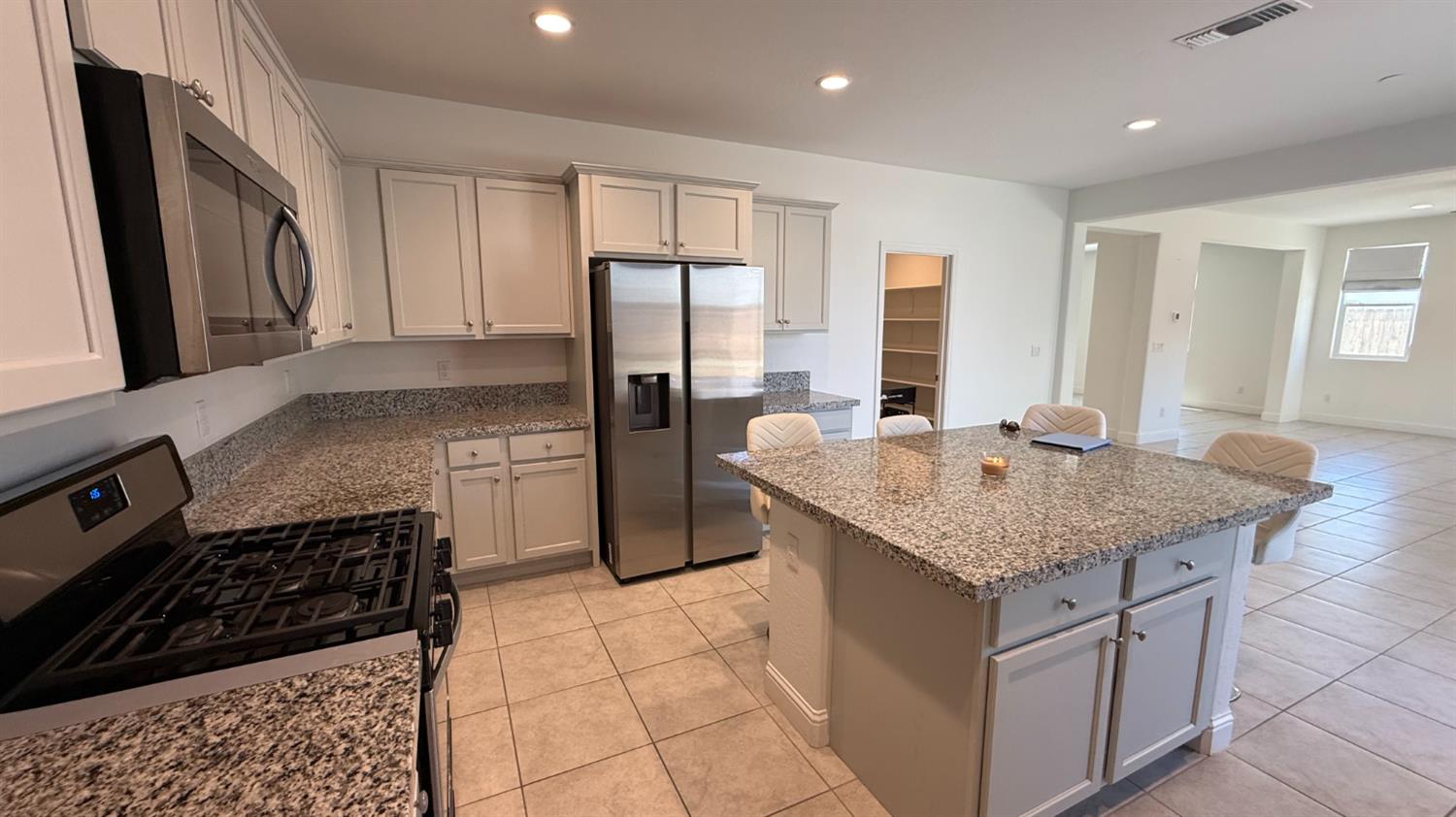 2044 Edward St, Los Banos, CA 93635
